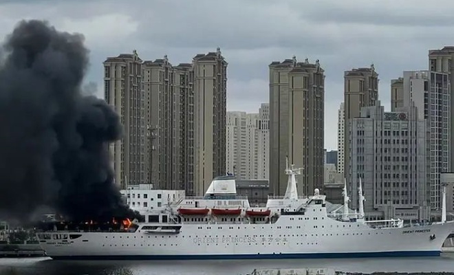 突发！天津滨海新区一游轮起火！曾为著名电影取景地