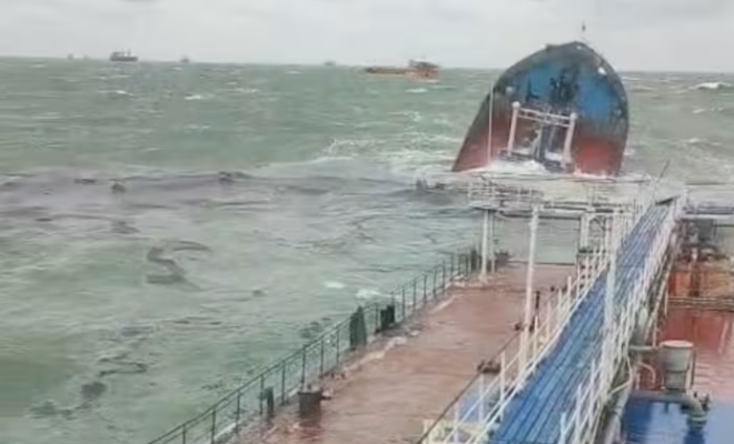 3天内，俄罗斯3油轮遇险！有船员遇难，至少3700吨燃油泄漏！
