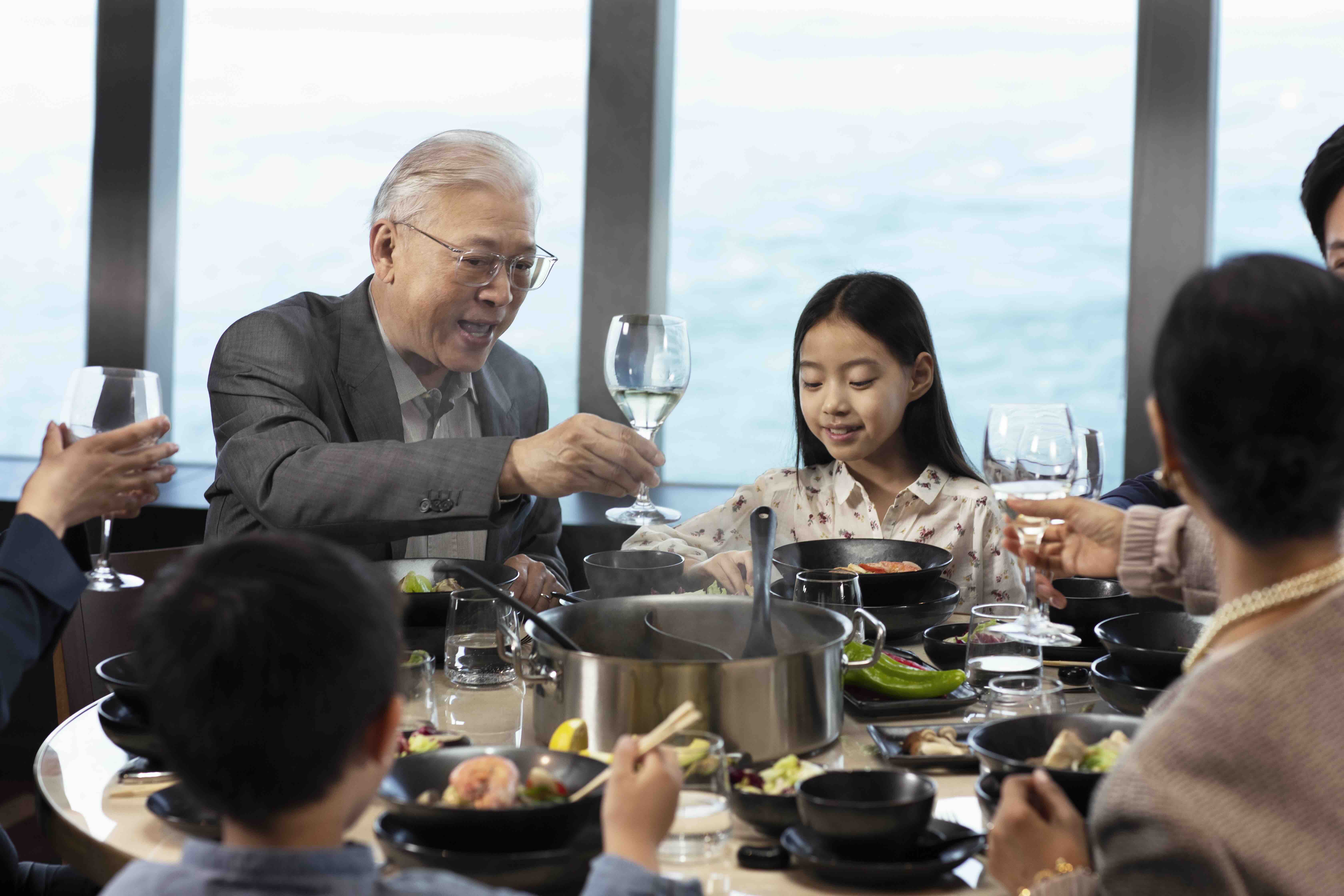 图4：MSC荣耀号的“海上年夜饭”.jpg