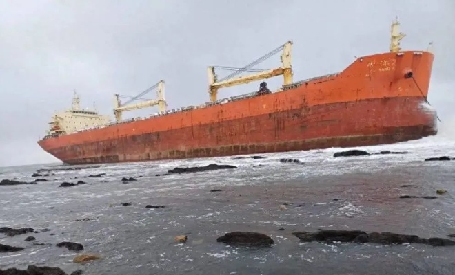 一中国货船因遇强风暴在俄萨哈林岛附近海域搁浅
