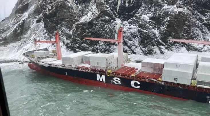MSC集装箱船搁浅超10天！最新消息：船体破损，牢牢固定！
