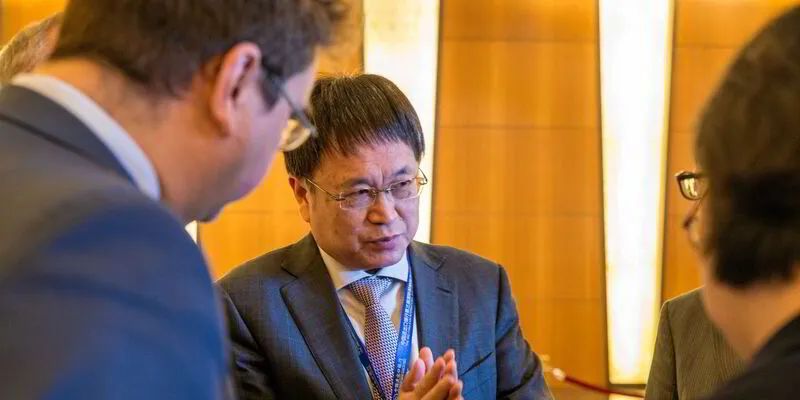 8亿美元！扬子江金融豪赌航运转型