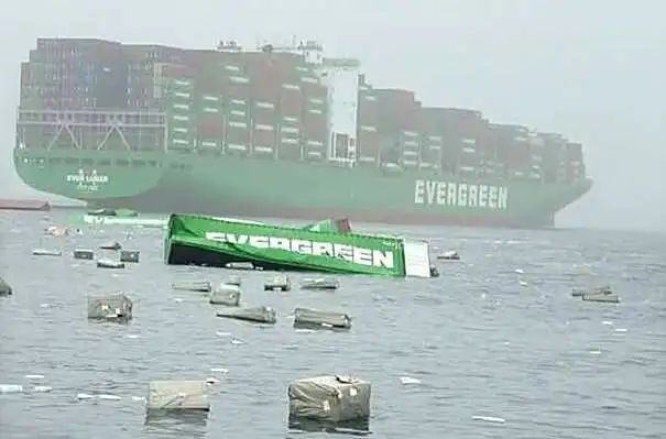 长荣海运50个集装箱坠海，致港口封闭！