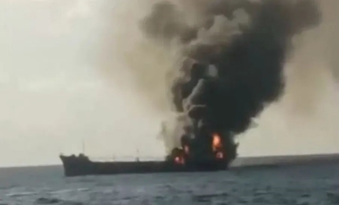 一油轮在马来西亚海域突发火灾！1死4伤！