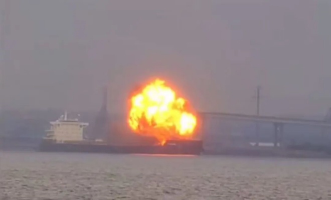 美国巴尔的摩一运煤货船爆炸起火！