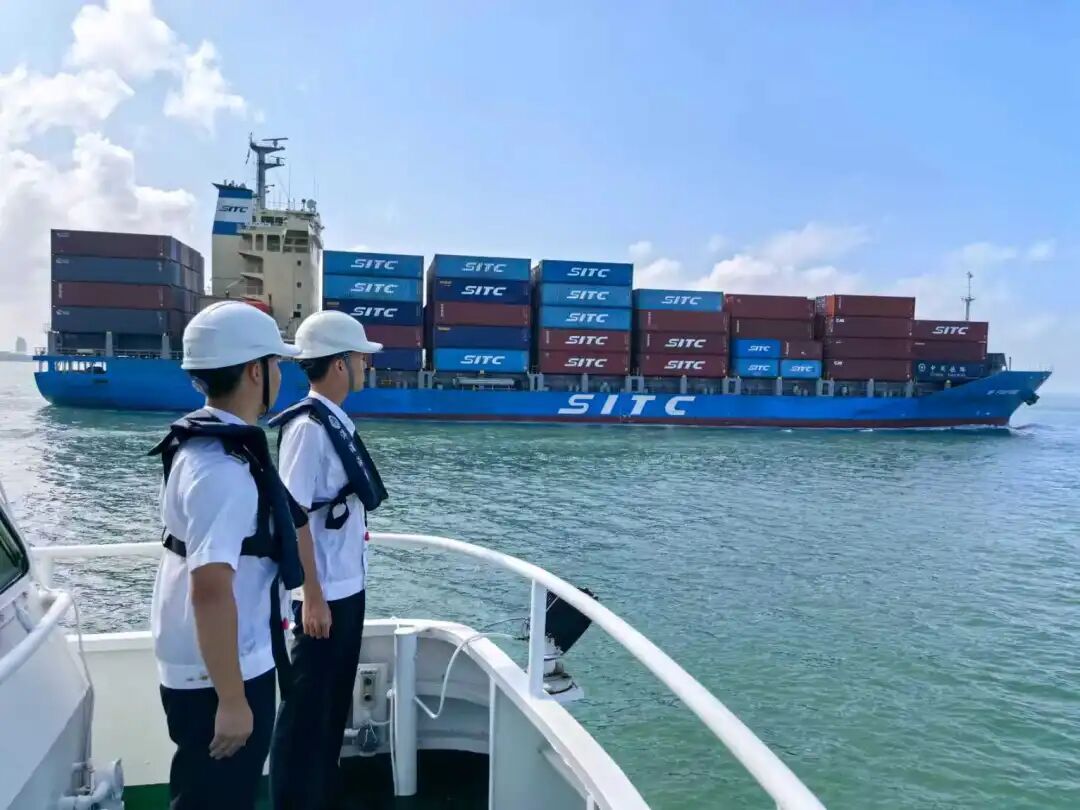 洋浦港迎历史性突破 万吨轮实现首次双向通航