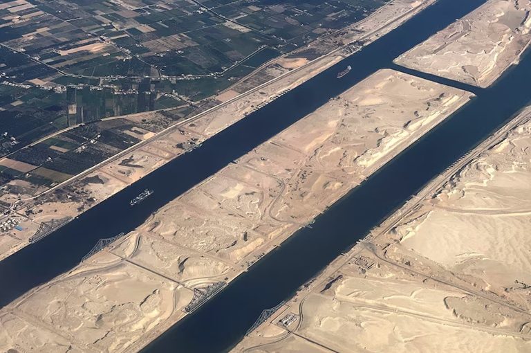 苏伊士运河，正求着航运企业回来