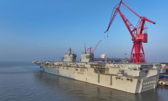 海军四川舰开展首次航行试验