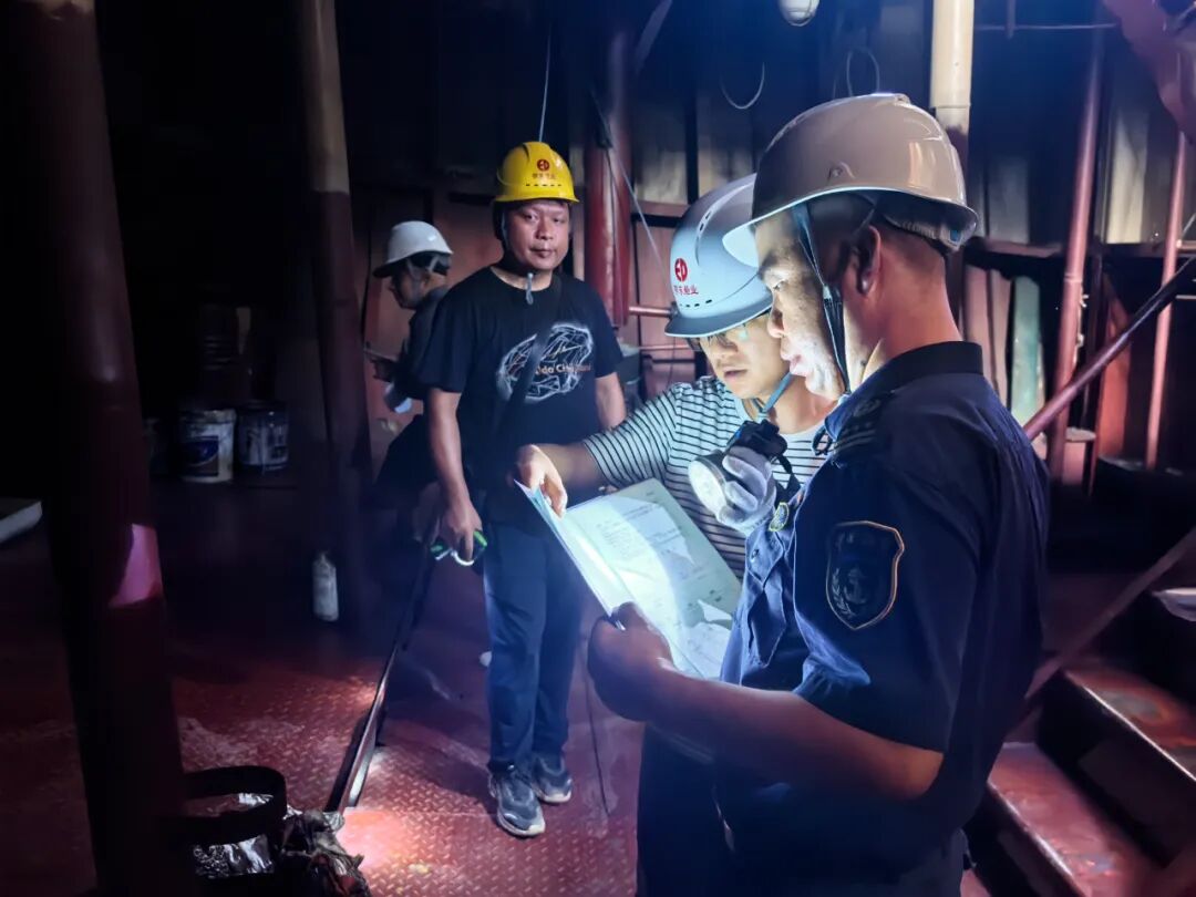 长江鄂东段今年拆解老旧船舶75艘