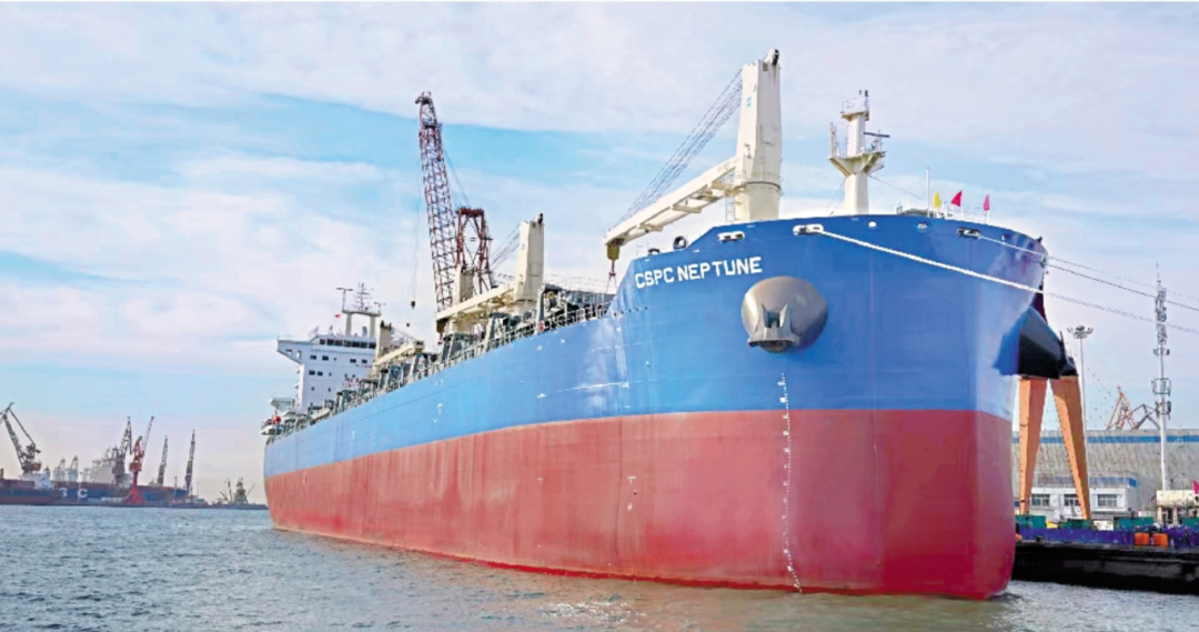 又一8.5万吨多用途纸浆运输船命名交付