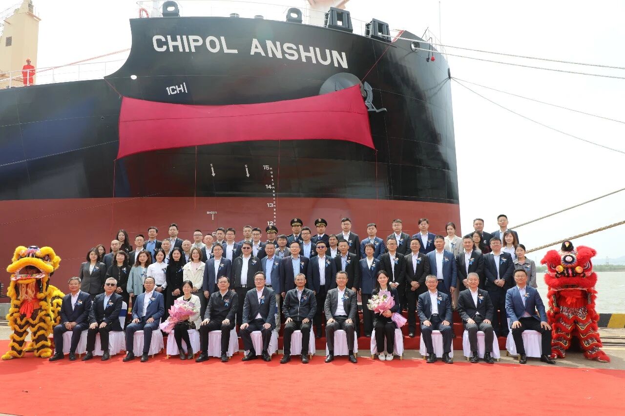 Two Chipolbrok Bulk Carriers Delivered on the Same Day!