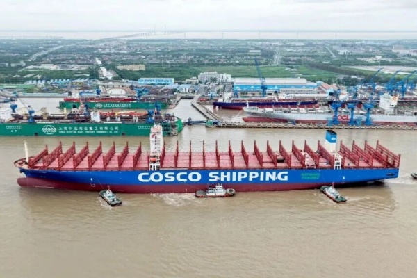 中远海运收官国内首批大型集装箱船甲醇双燃料改装工程