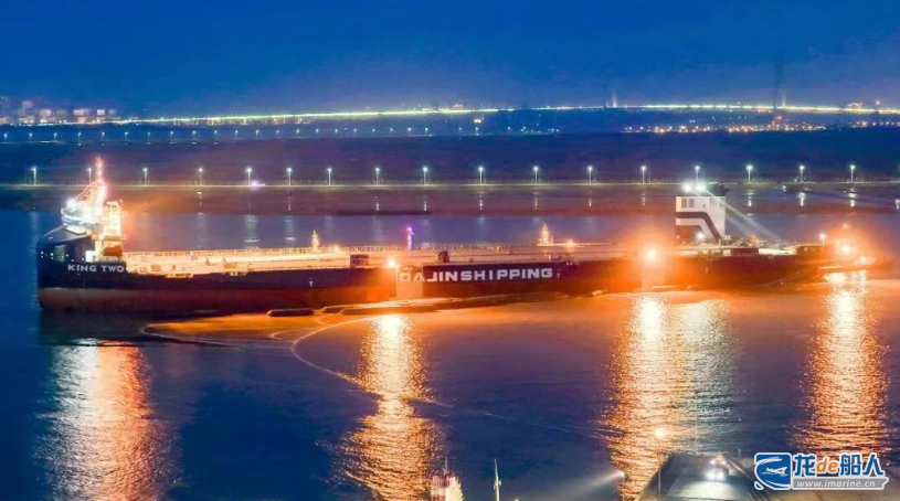 大金重工，4万吨甲板运输船下水