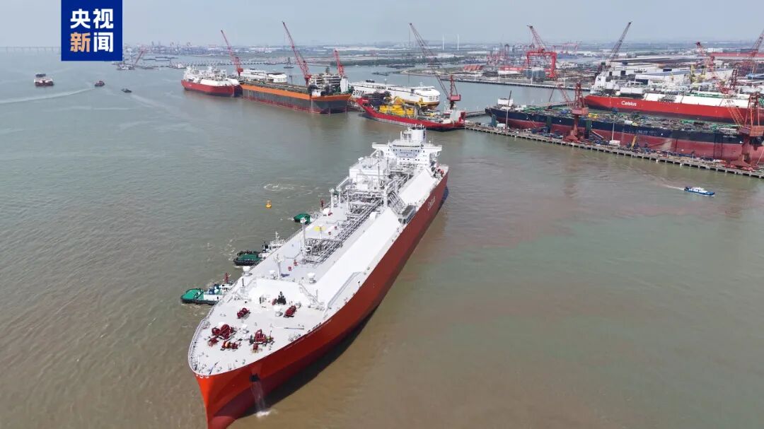 China's largest domestically built LNG carrier delivered