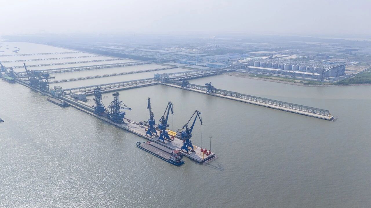 总投资21.1亿元，长江沿线最大粮油专用码头投入运营