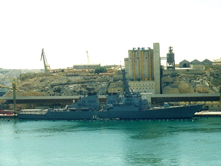 USS Mahan (72)