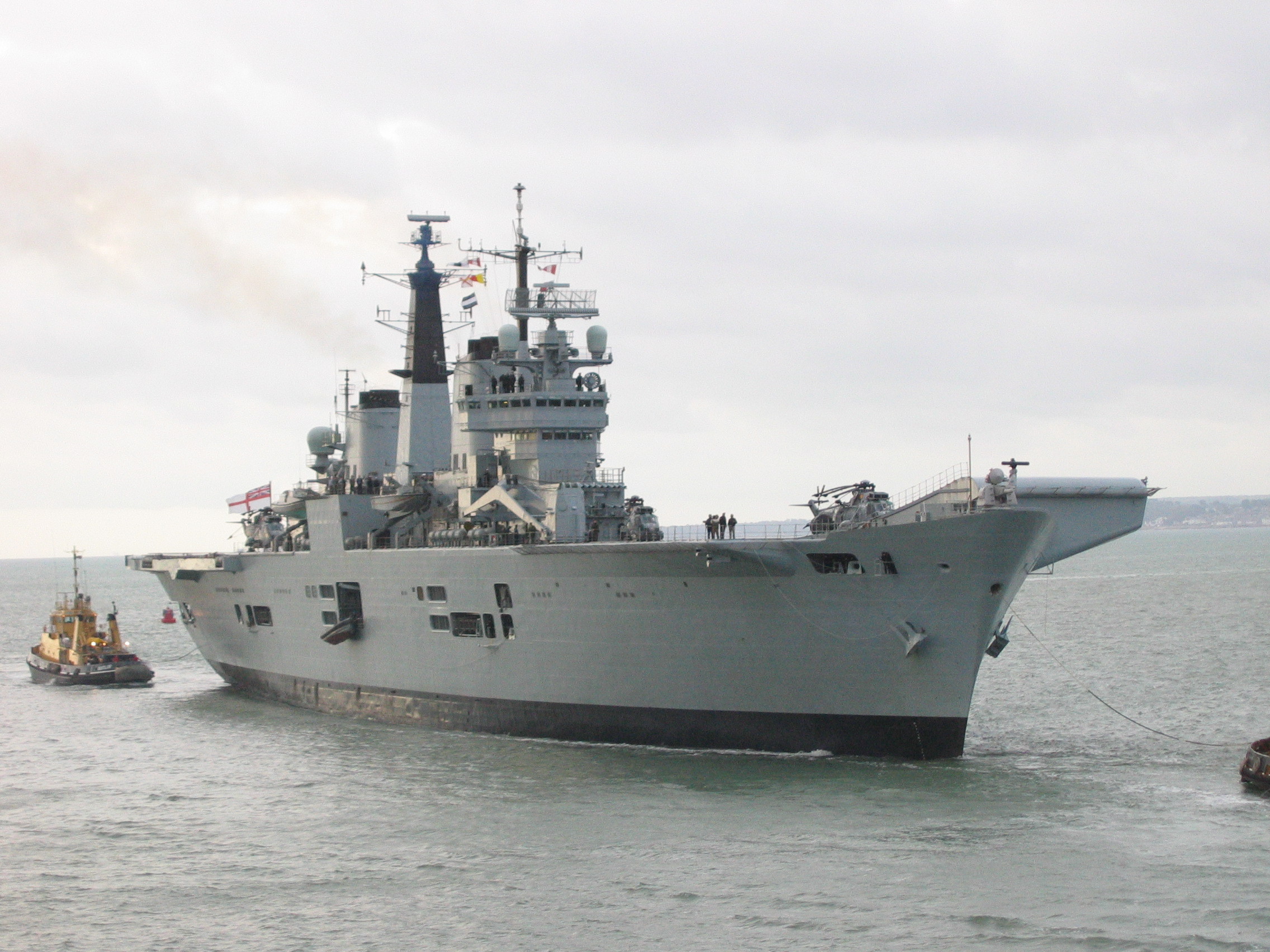 HMS Invincible R05