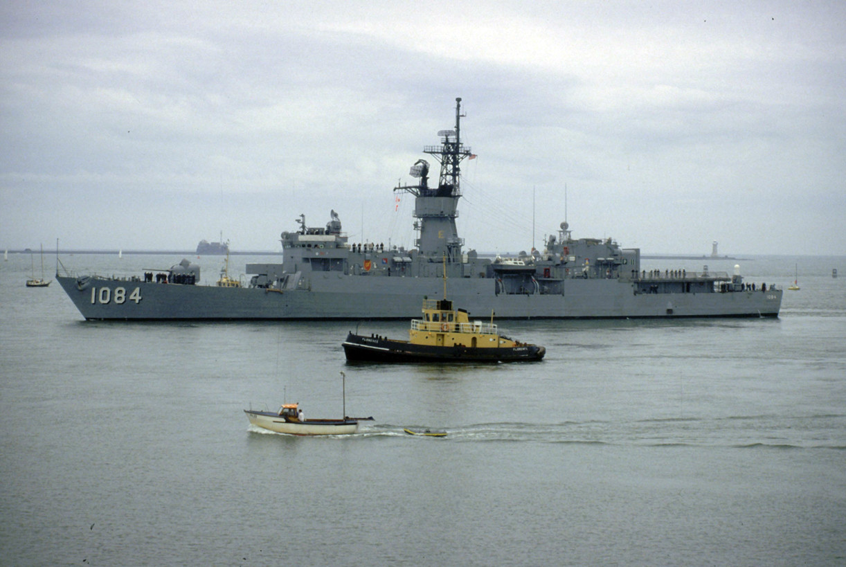 USS McCANDLESS