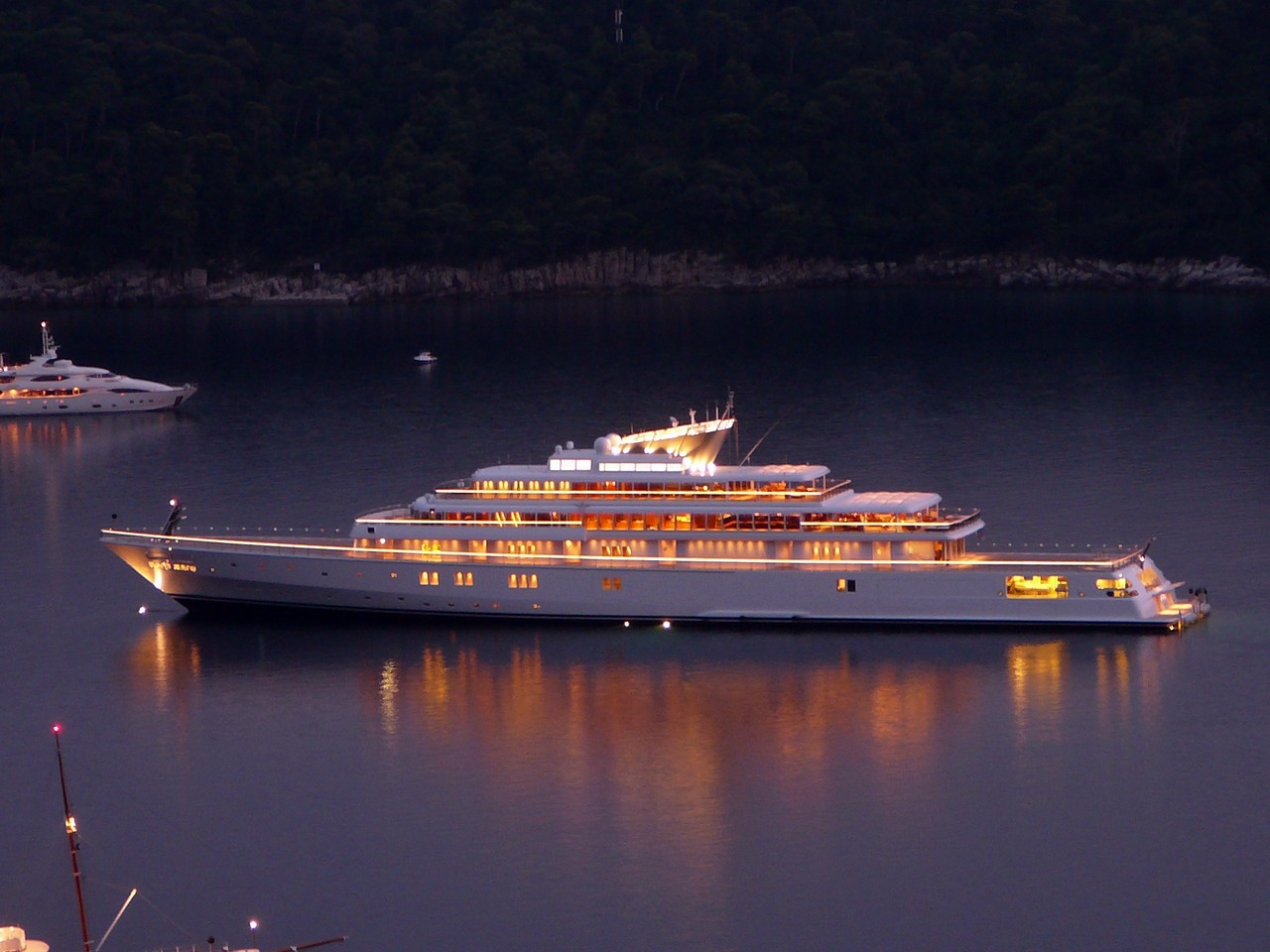 Megayacht Rising Sun